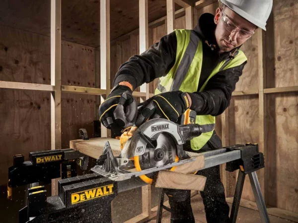 DEWALT DCS565N-XJ 18V Brushless Compact 165mm Circular Saw (Bare Unit) - Image 3