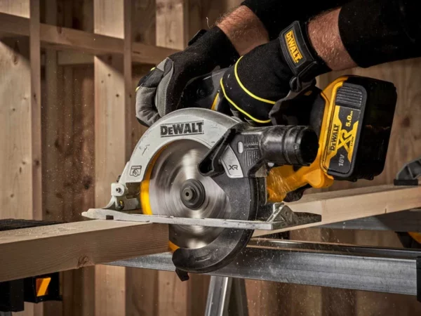 DEWALT DCS565N-XJ 18V Brushless Compact 165mm Circular Saw (Bare Unit) - Image 4